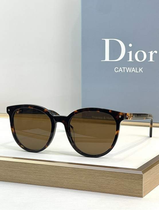 Picture of Dior Sunglasses _SKUfw76161324fw